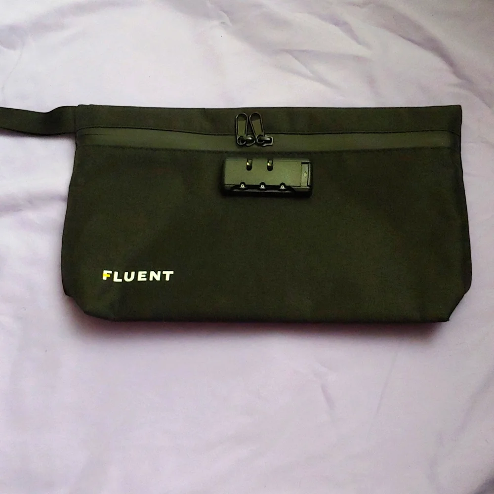 NWT SMELL PROOF LOCKABLE BAG WITH 2 POCKETS INSIDE * FLUENT BAGS
